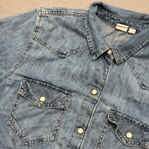 GAP Denim Shirt Women's Small Blue Light Wash Pearl Snap Long Sleeve Western